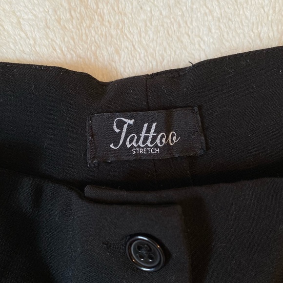 Tattoo Stretch Women’s Black Casual Shorts Cuffed with Buttons size 5 - Picture 4 of 4